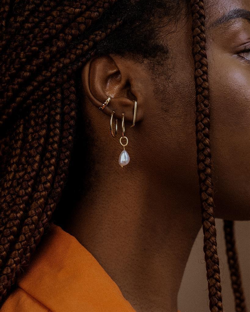 Single Hug Me Stud Earrings Gold