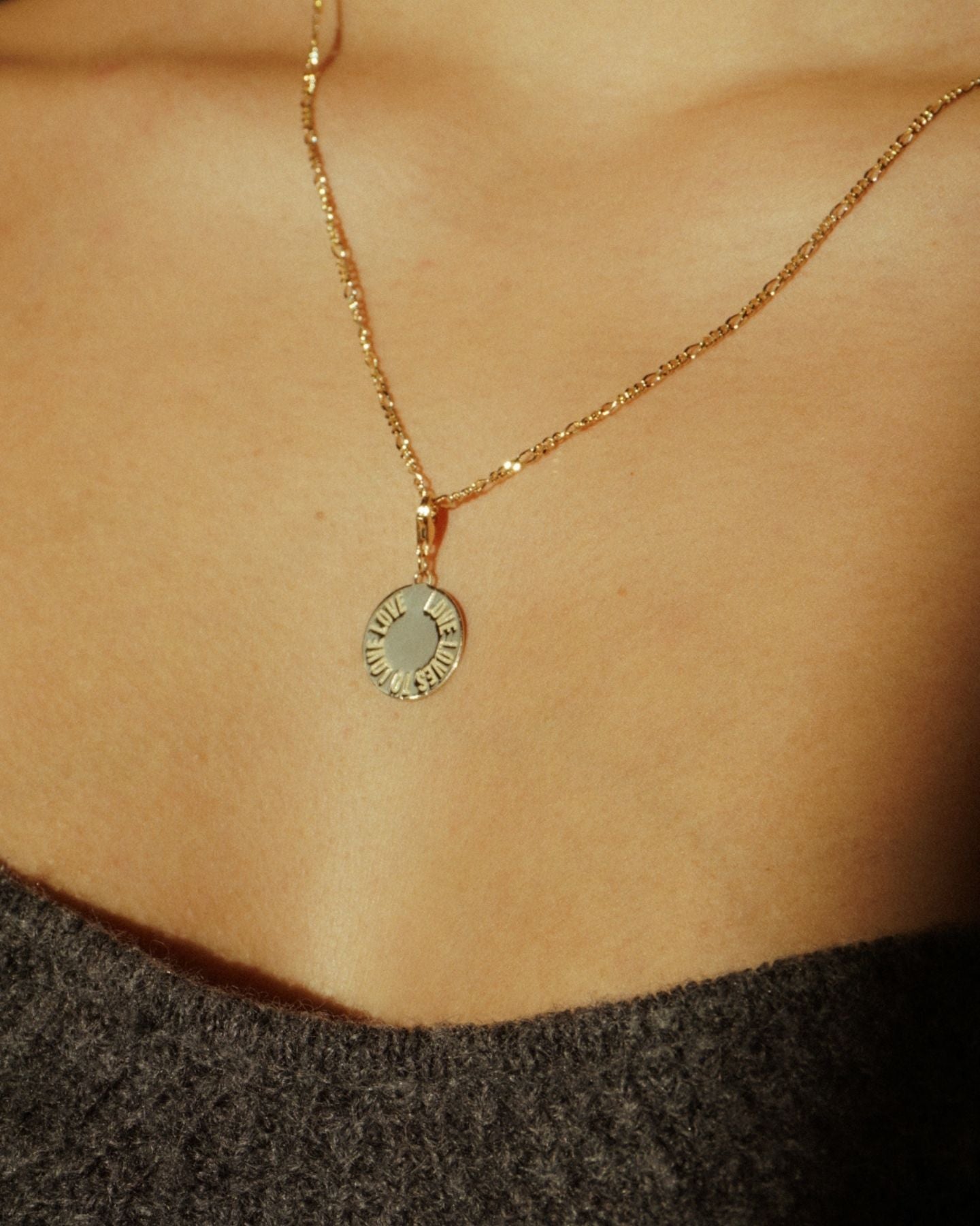 Love Loves Necklace Gold