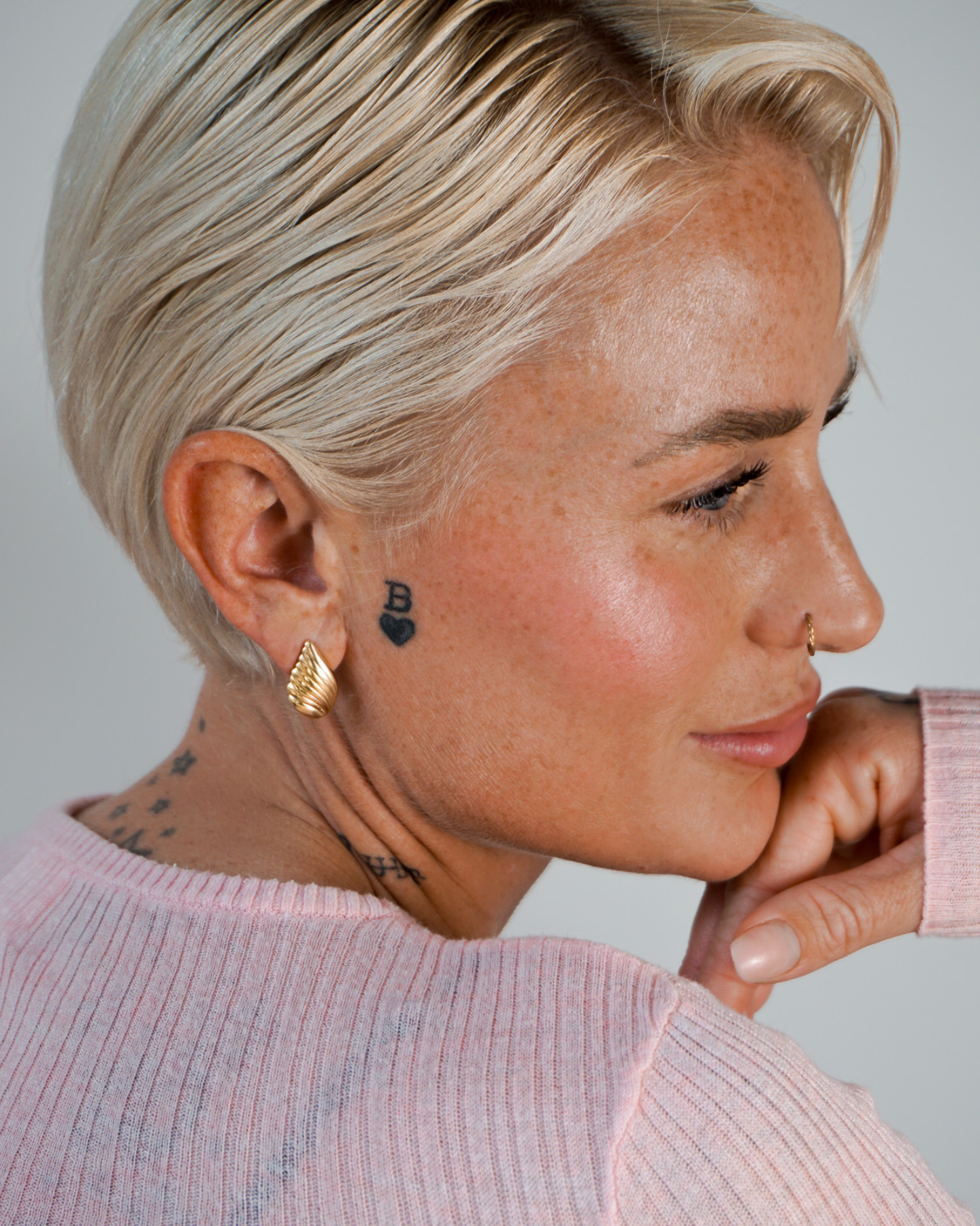 Granny Vintage Ear Studs Gold