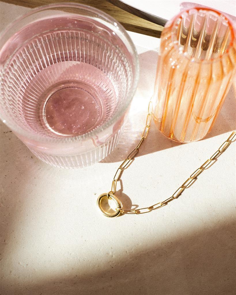 Oval Front Clasp Necklace Gold