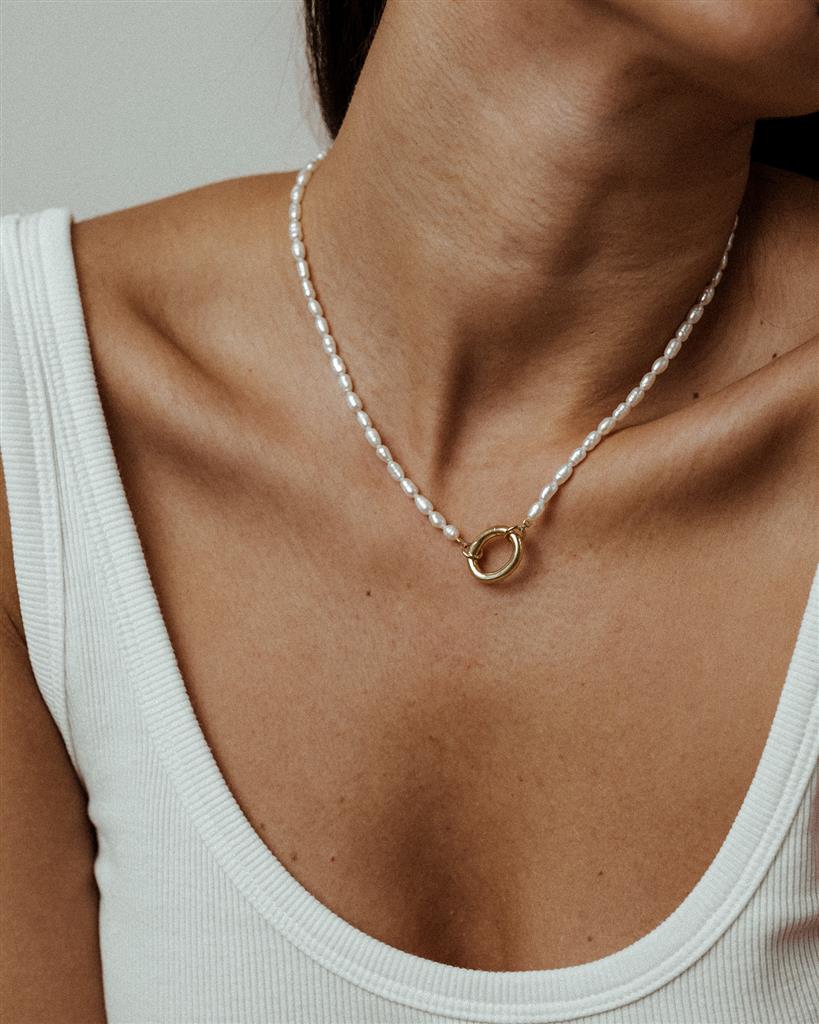 Oval Front Clasp Pearl Necklace Gold