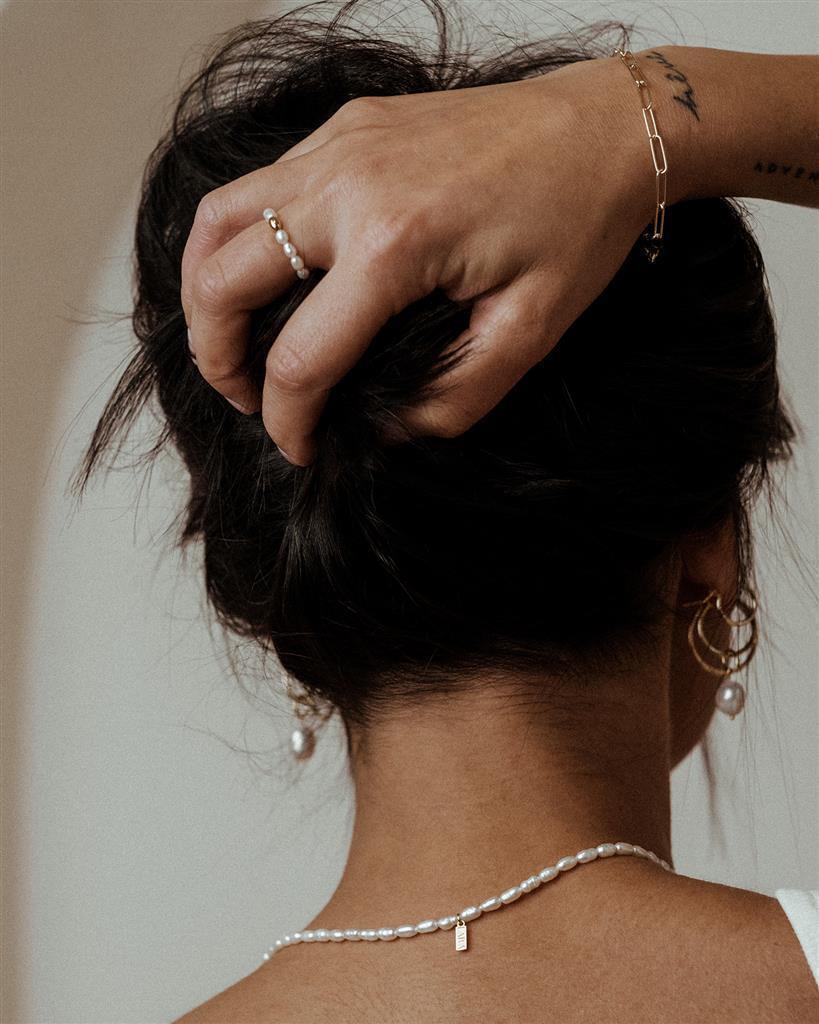 Oval Front Clasp Pearl Necklace Silver