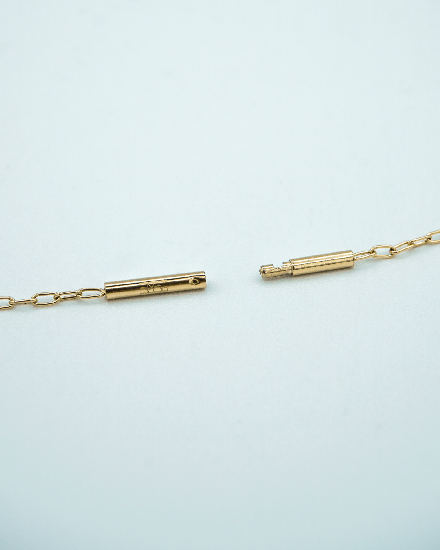 Tiny Paperclip Chain Gold