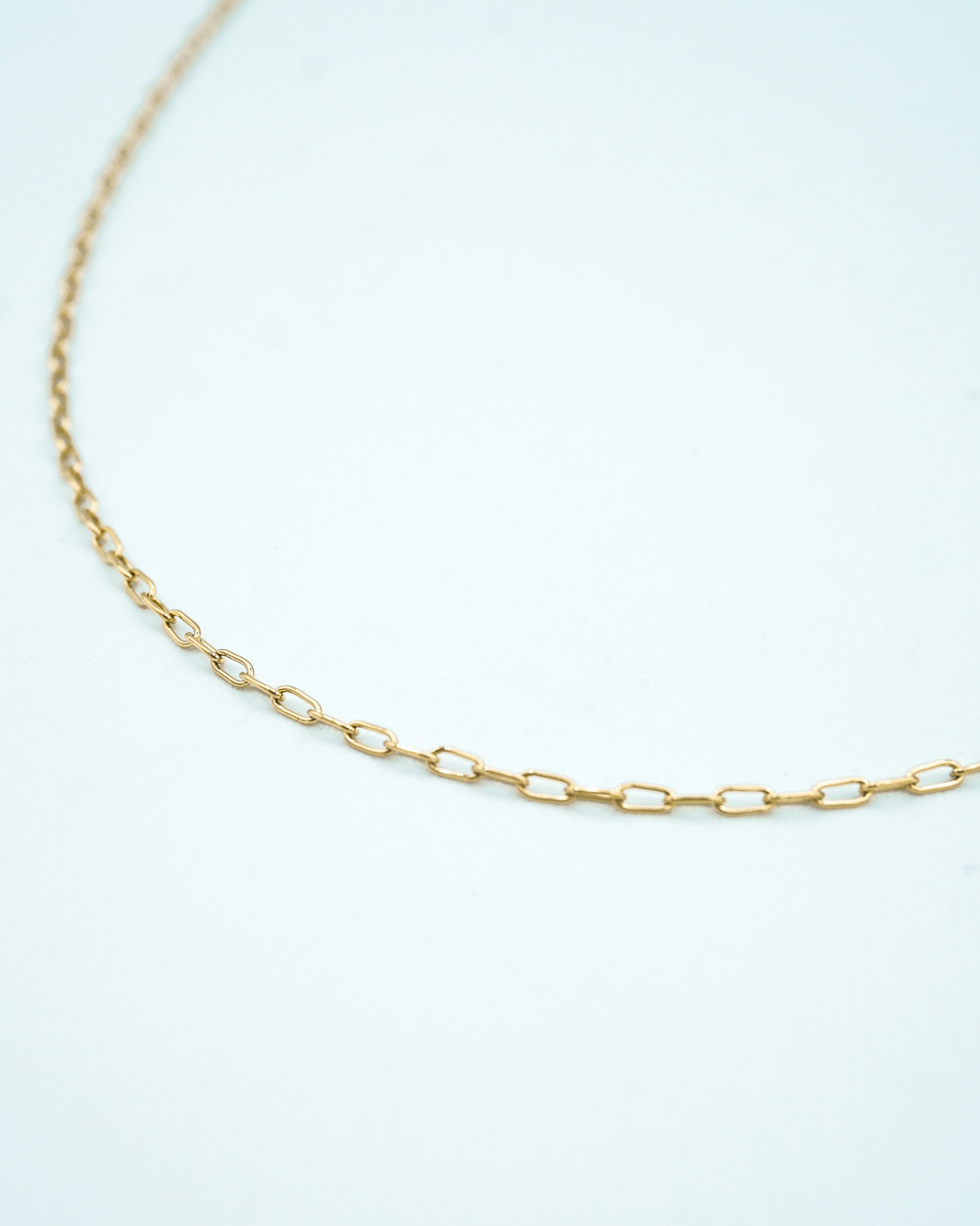 Tiny Paperclip Chain Gold